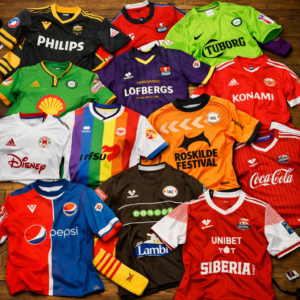 Tröjparaden i Konamiligan: nostalgi, neon och några rena modemissar